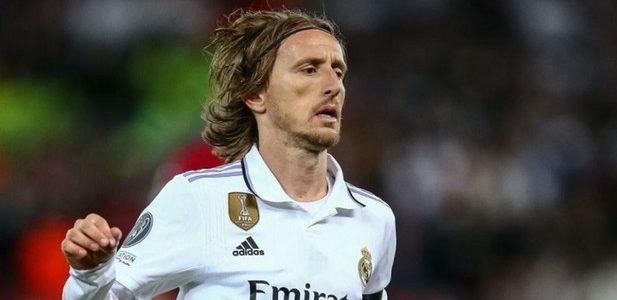 مودريتش يقترب من ميلان بعد الحصول على الضوء الأخضر