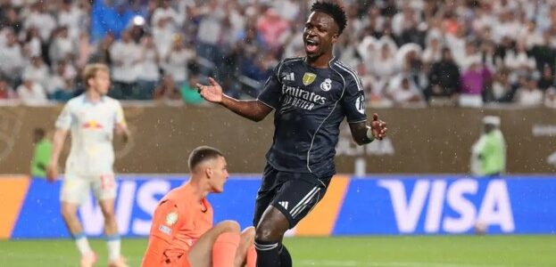 ريال مدريد يجمّد مفاوضات فينيسيوس بسبب مطالبه المالية المرتفعة